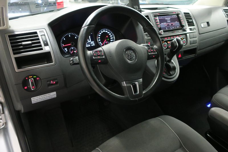 Volkswagen T5 California (2015) 2.0TDI Beach 4Mot. DSG Bi-XEN - fotka 12 z 50