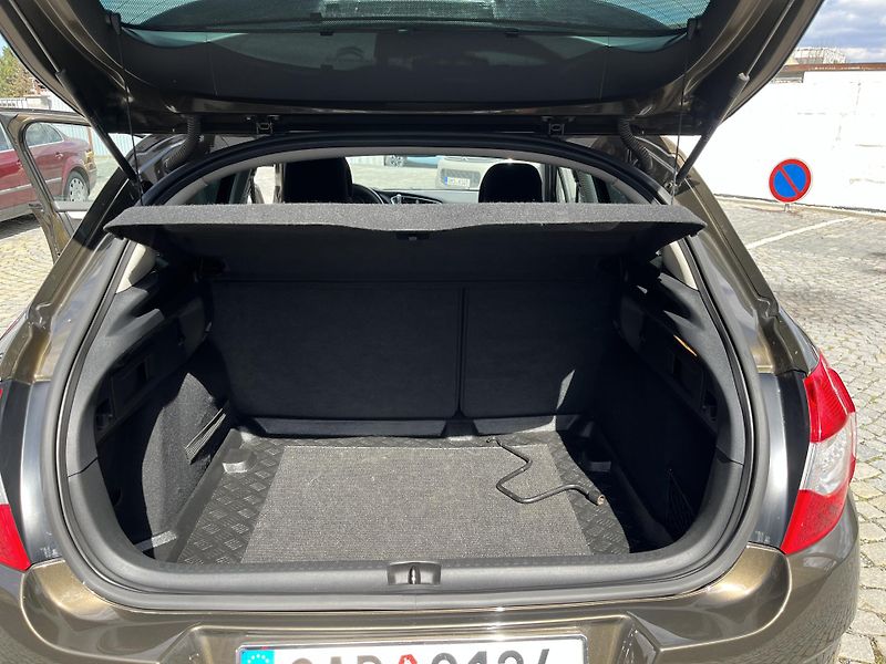 Citroën C4 (2011) 1.6 HDI 90k Collection Euro 5 - fotka 12 z 17
