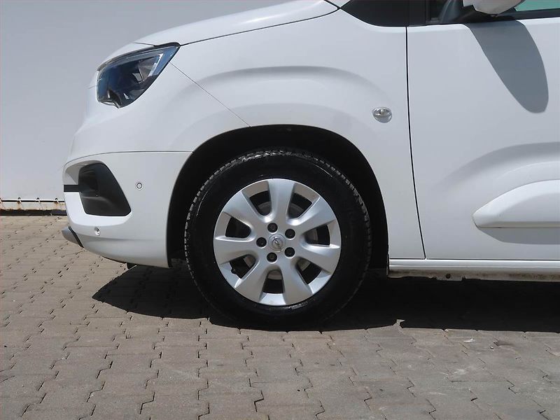 Opel Combo (2019) 1.2 Turbo, 5Míst, SR - fotka 14 z 18