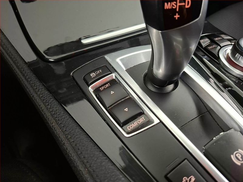 BMW Řada 5 (2014) 520d xDrive, 4X4, Automat - fotka 16 z 21