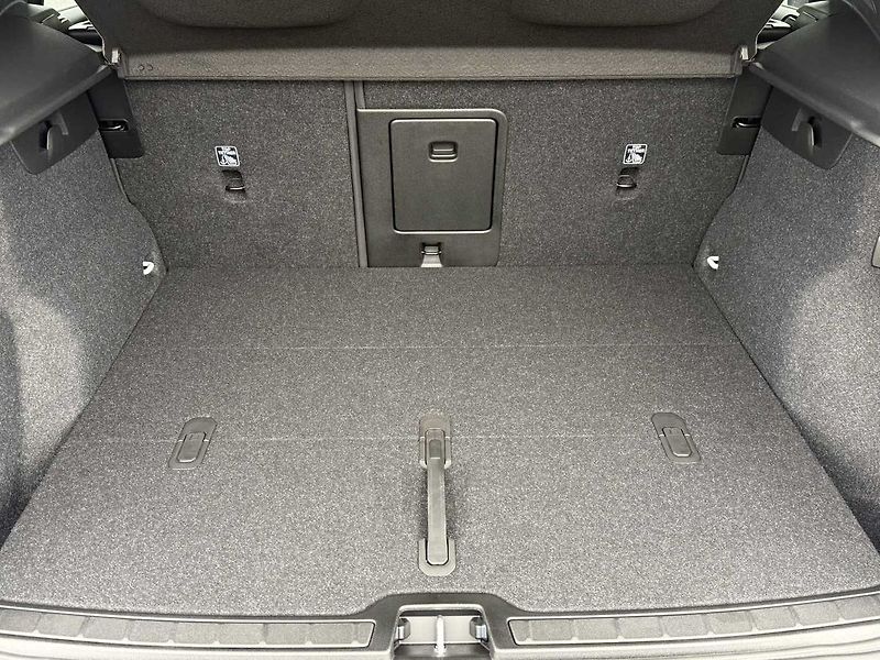 Volvo XC40 (2026) B3 FWD PLUS DARK,HARMAN KARDON - fotka 18 z 19