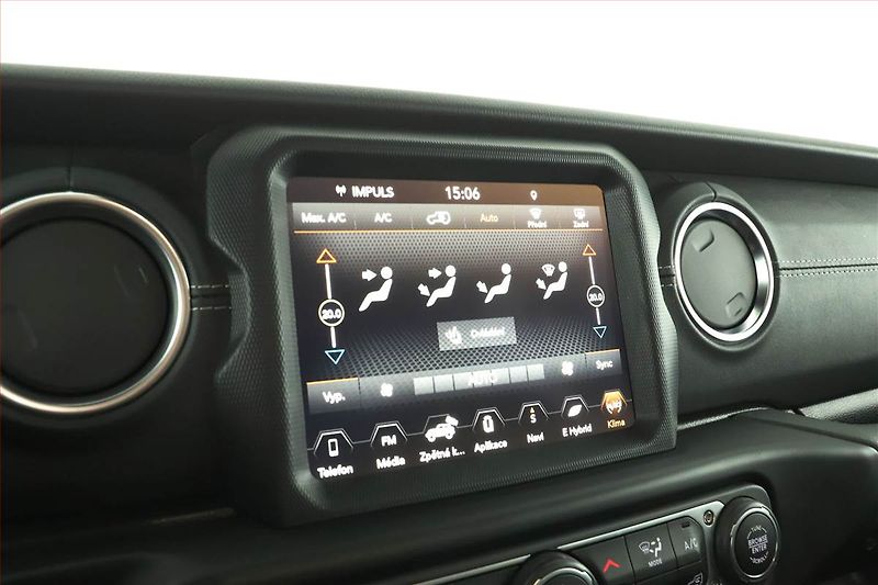 Jeep Wrangler (2021) 4xe PHEV - fotka 14 z 16