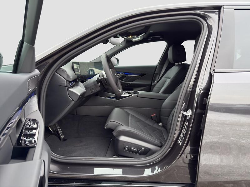 BMW Řada 5 540d xDrive Sedan - fotka 2 z 16