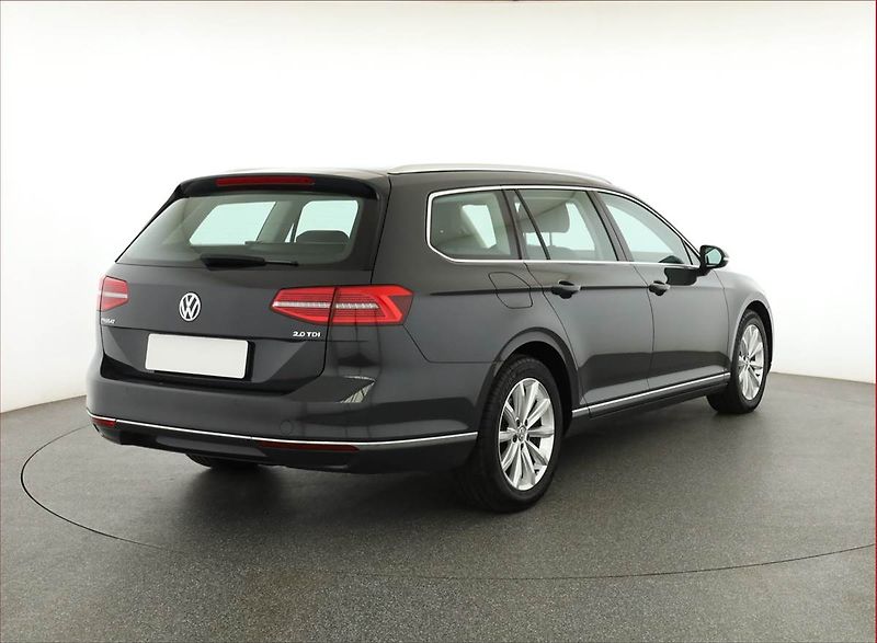 Volkswagen Passat (2018) 2.0 TDI, Automat, Serv.kniha - fotka 5 z 20