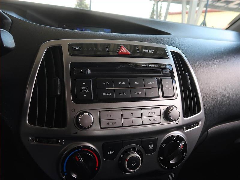 Hyundai i20 (2014) 1.2 - fotka 12 z 13