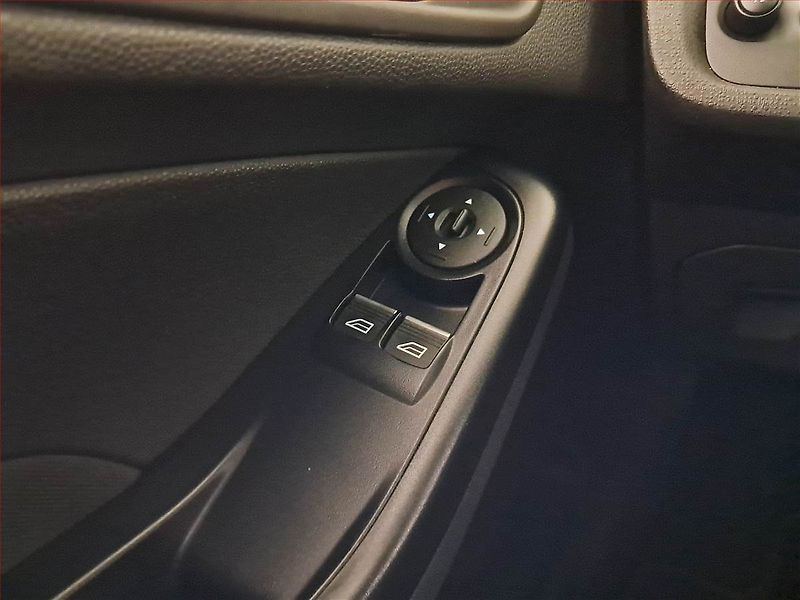 Ford Fiesta (2016) 1.0 EcoBoost, Vyhř. sedaček - fotka 14 z 15