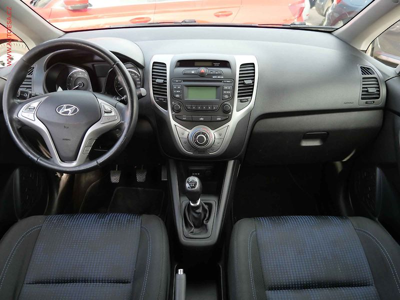 Hyundai ix20 (2012) 1.4i, ČR, AC, park.asist - fotka 8 z 17