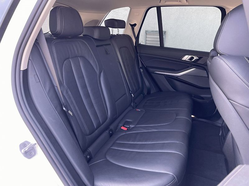 BMW X5 (2019) xDrive 40i AT 340k - fotka 10 z 28