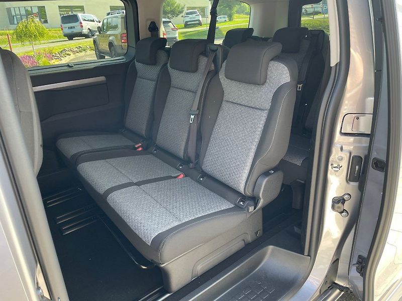Toyota ProAce Verso 2.0L 8AT Family 8 - fotka 7 z 21