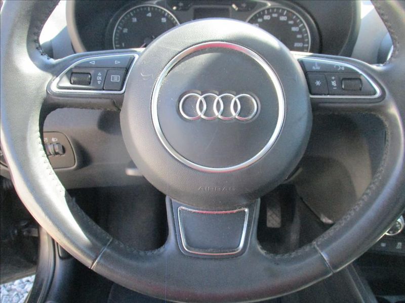 Audi A1 1,2 TSi, klima,Navi,serv.kn. - fotka 22 z 32