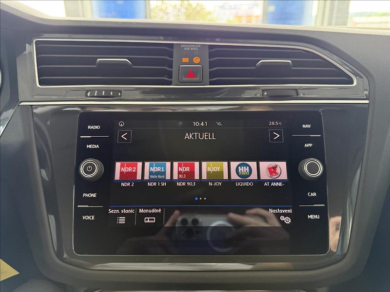 Volkswagen Tiguan 1,4   TSI,SERVISKA,1.MAJITEL - fotka 15 z 26