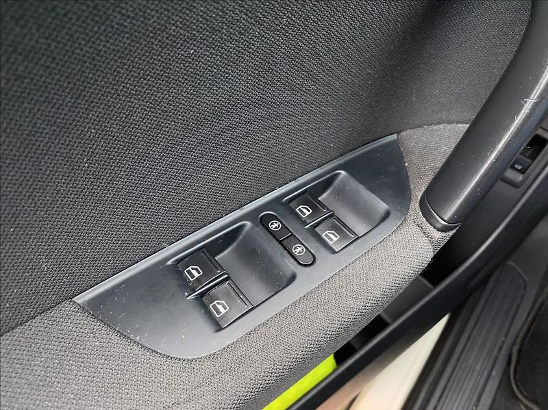 Volkswagen Touareg 3,0 TDI V6 4motion / záruka - fotka 42 z 47