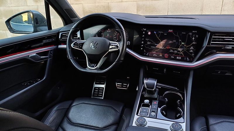 Volkswagen Touareg TSI 250kW R-LINE - fotka 9 z 33