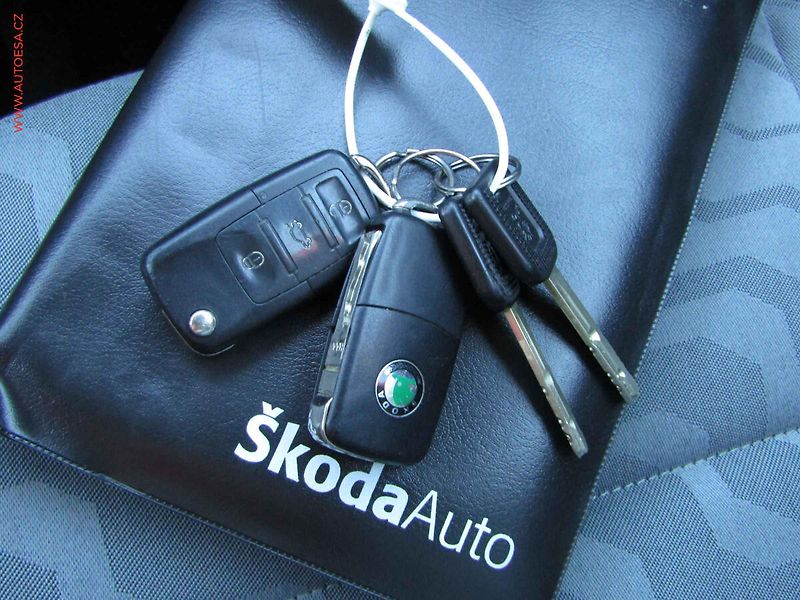 Škoda Roomster (2008) 1.2 HTP, 2.maj,ČR, Style - fotka 14 z 14