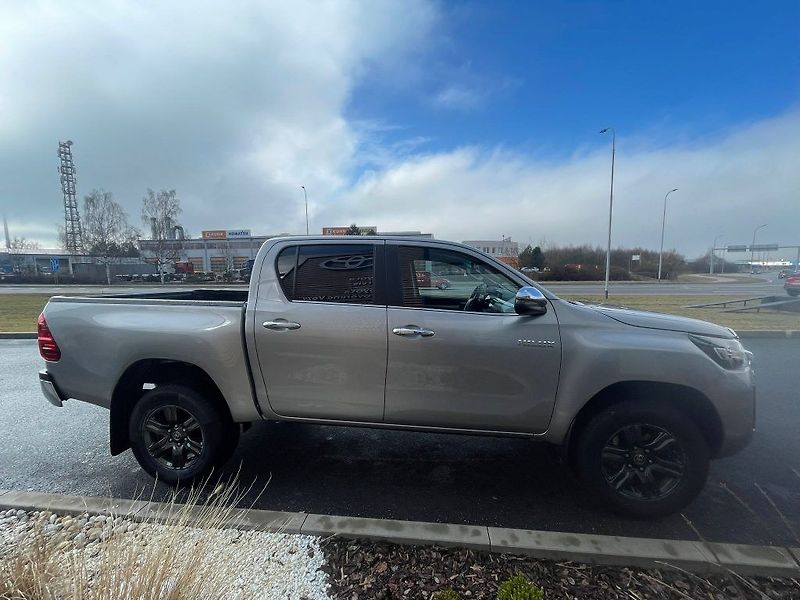 Toyota Hilux 2.8 D-4D Automat Active - fotka 7 z 27