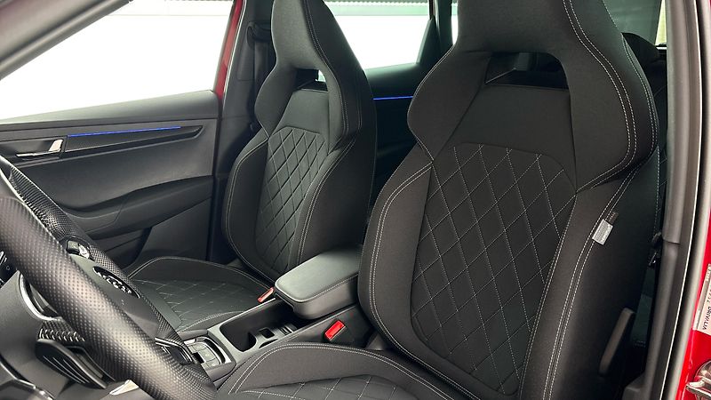 Škoda Karoq 1.5 TSI DSG Sportline - fotka 15 z 26