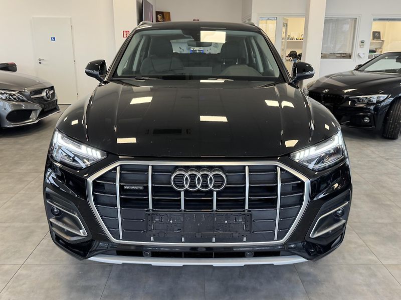Audi Q5 (2023) 40TFSI 4x4 Advanced Tažné LED  - fotka 2 z 42