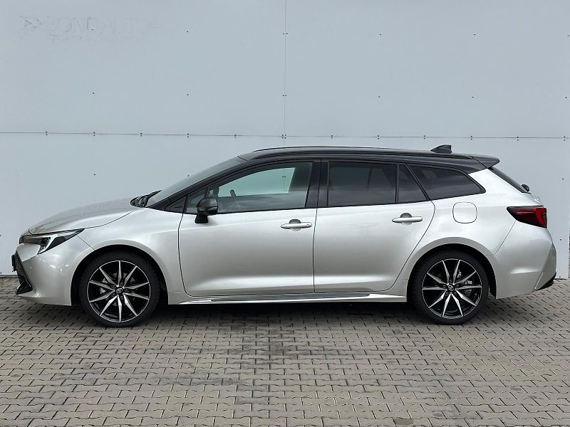 Toyota Corolla 1.8 HSD e-CVT GR Sport - fotka 3 z 28