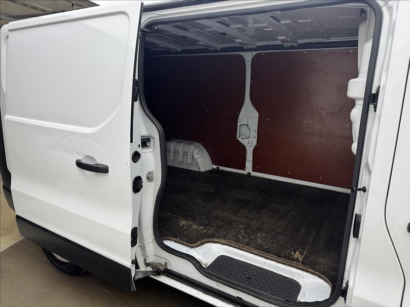 Opel Vivaro 1,6 89kW KLIMA DPH 1.MAJ CZ TZ - fotka 27 z 32