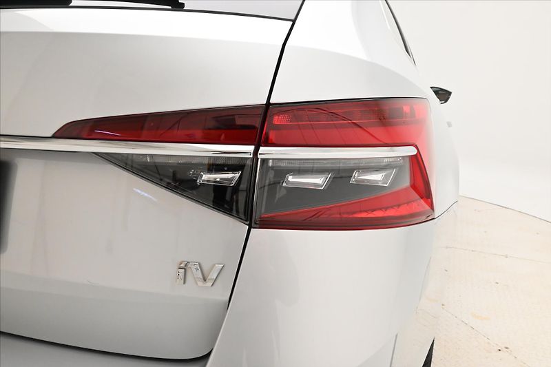 Škoda Superb 1,4 TSI iV 160KW DSG Ambition - fotka 30 z 31