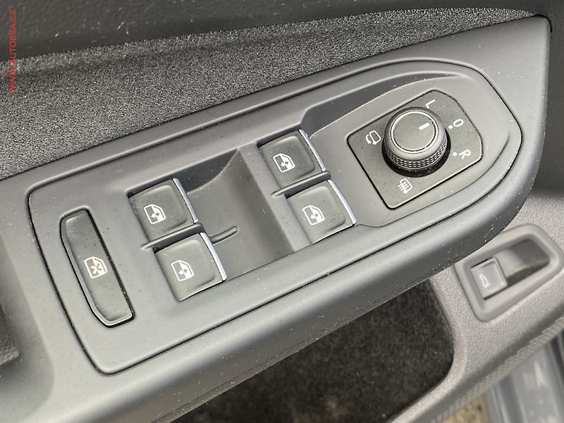 Volkswagen Golf (2024) 1.5e-TSi, ČR, Life, DSG, LED - fotka 11 z 20