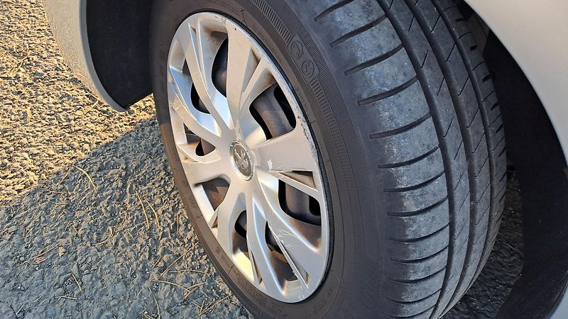 Peugeot 208 1.2 PureTech NAVI - fotka 17 z 27