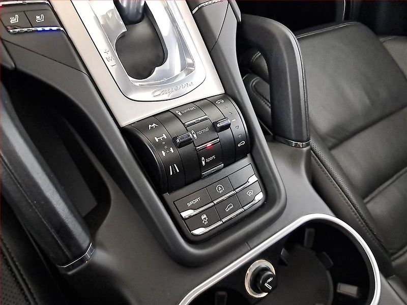 Porsche Cayenne (2010) Turbo - fotka 20 z 23