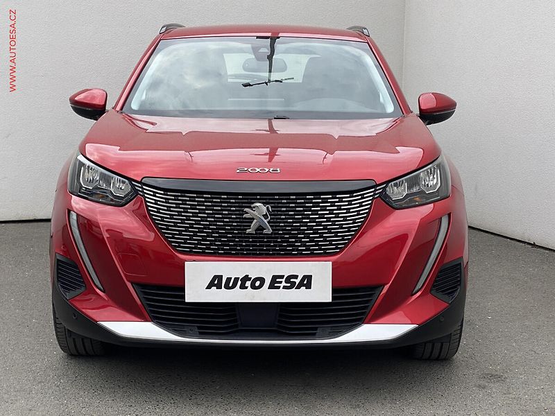 Peugeot 2008 (2020) 1.2PT, Allure, LED, navi - fotka 2 z 17