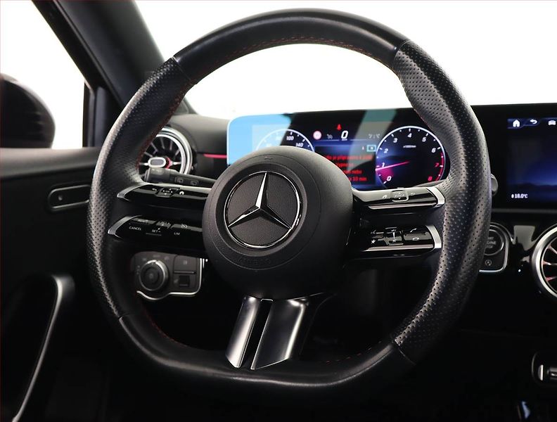 Mercedes-Benz Třídy A (2023) A 180 - fotka 14 z 20