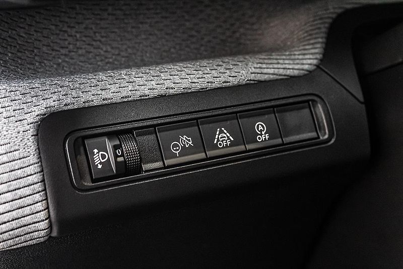 Citroën C3 (2026) 1,2 MAX Turbo 100k + ZIMA - fotka 11 z 19