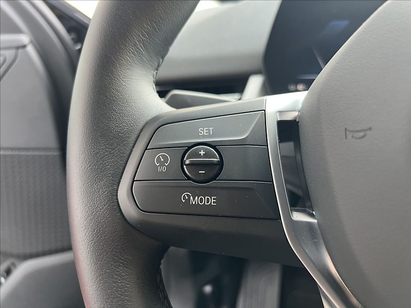 BMW iX2 0,0 eDrive20  Záruka 150kW - fotka 25 z 39