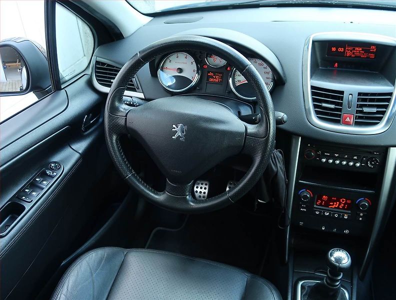 Peugeot 207 (2011) 1.6 THP, Serv.kniha, Tempomat - fotka 7 z 17