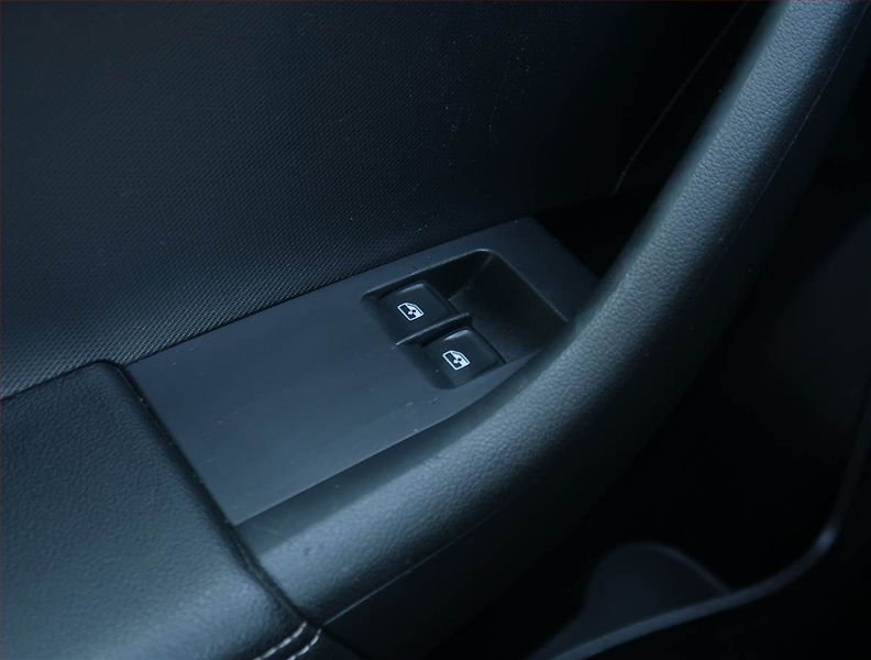 Škoda Rapid (2017) 1.0 TSI, Park. senzory - fotka 18 z 19