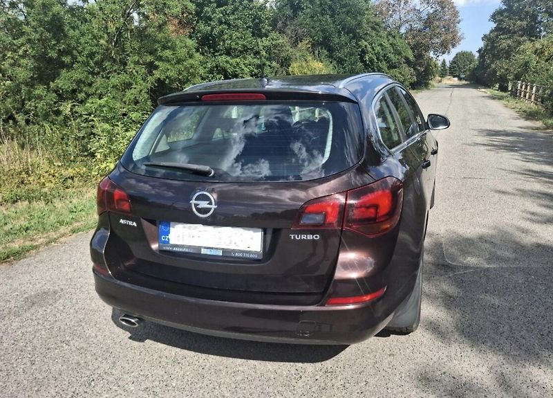 Opel Astra (2012) J ST 1,4 turbo 103 kW - fotka 2 z 20