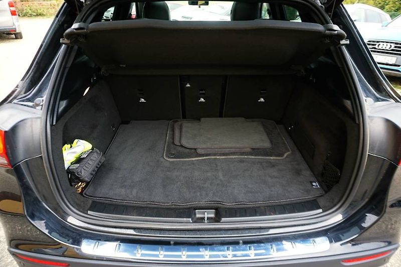 Mercedes-Benz GLA (2023) 4 MATIC 250 165 kW - fotka 13 z 54