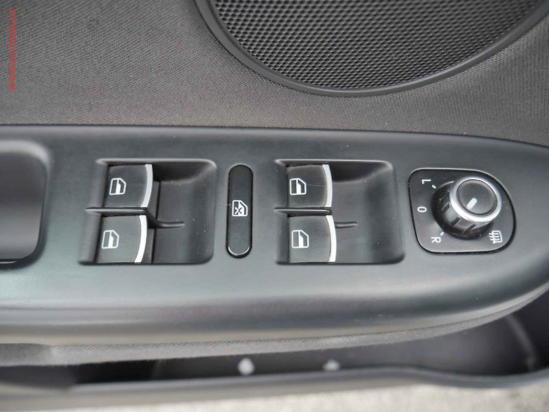 Volkswagen Golf Plus (2010) 2.0 TDi, ČR, AC, tempo, park - fotka 12 z 17