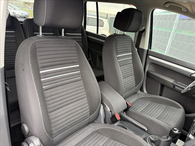 Volkswagen Touran 2.0 TDI Cup - fotka 15 z 19
