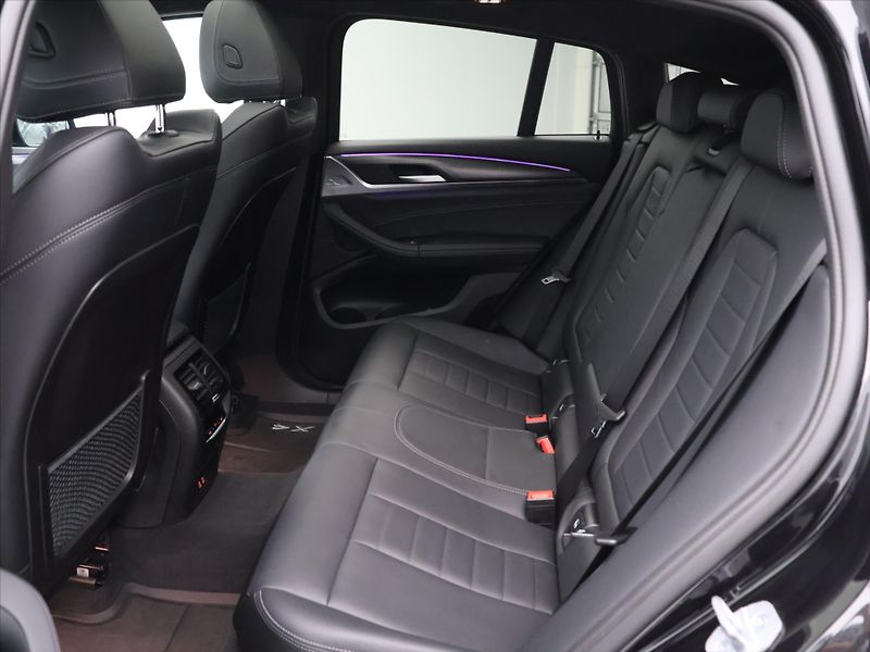 BMW X4 2,0 20i xD 135kW M-Paket Laser - fotka 16 z 41