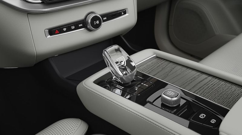 Volvo XC90 (2026) T8 AWD AUT RECHARGE DARK PLUS - fotka 14 z 14