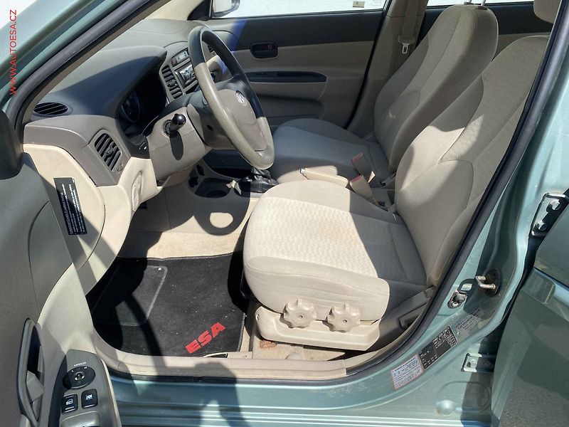 Hyundai Accent (2007) 1.5 CRDi, 1.maj,ČR, TZ, park - fotka 9 z 16