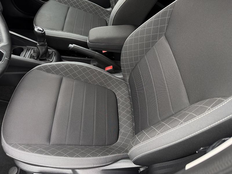 Škoda Fabia (2022) 1.0 Tsi 70 kw - fotka 19 z 22