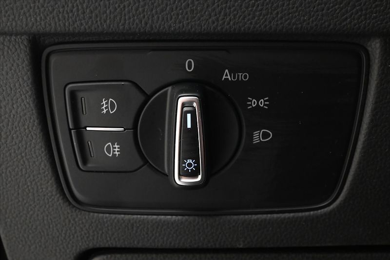 Volkswagen Passat 2,0 TDI 110KW DSG BUSINESS Zár - fotka 27 z 32
