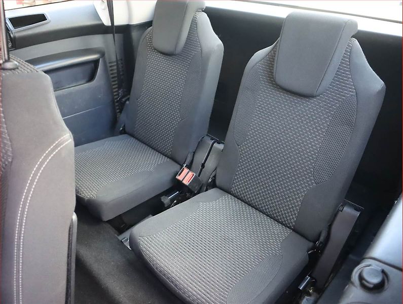 Citroën C4 Picasso (2012) 1.6 HDi, Automat, 7 míst - fotka 17 z 19