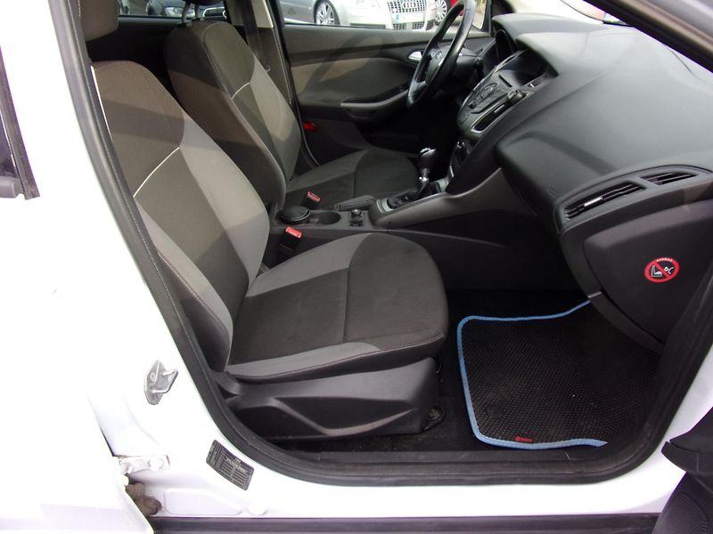 Ford Focus (2013) 1.6 TDCi 70kW ČR TAŽNÉ VÝHŘEVY - fotka 20 z 20