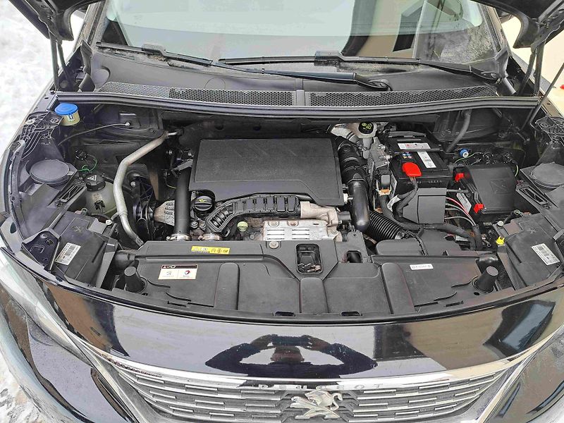 Peugeot 5008 (2020) 1,2 PT EAT8 17ALU PDC NAVI - fotka 18 z 24