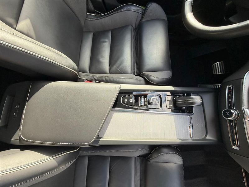 Volvo XC60 2,0 - fotka 21 z 62