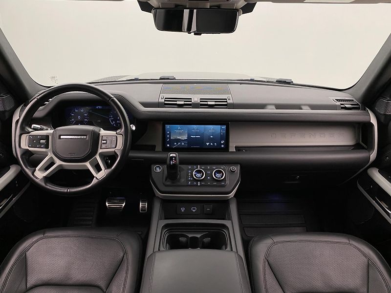 Land Rover Defender 110 D250 HSE AWD AUT CZ - fotka 2 z 51