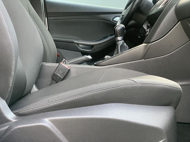 Ford Focus 1.6i PŮVOD ČR odp.DPH ZADÁNO - fotka 29 z 36