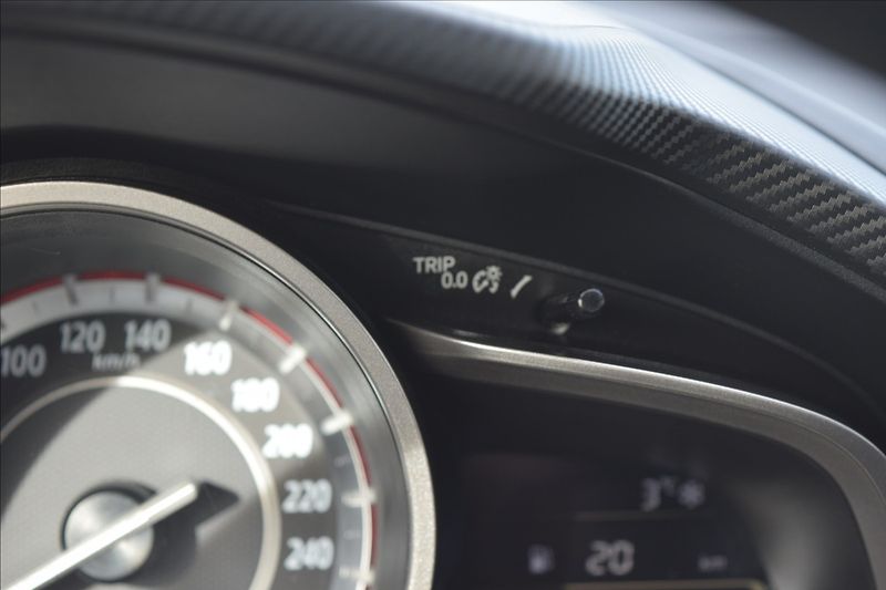 Mazda 3 1,5 74KW SKYAKTIV-G ALU KLIMA - fotka 28 z 38