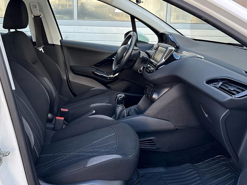 Peugeot 208 (2013) 1.6 e-HDI  - fotka 13 z 14